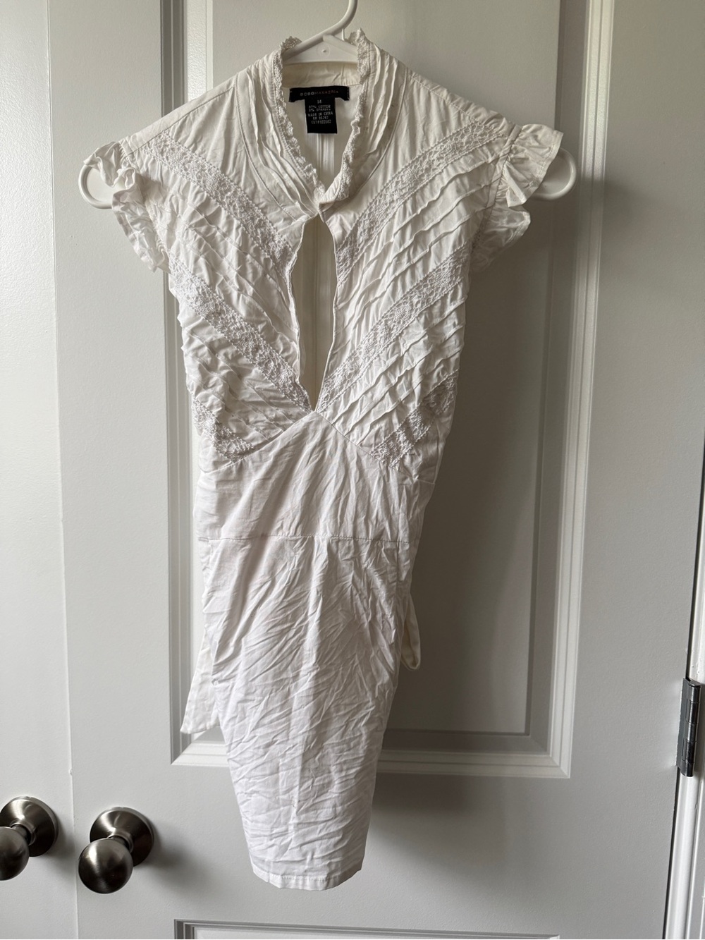 BCBGMaxAzria White Textured V-Neck top